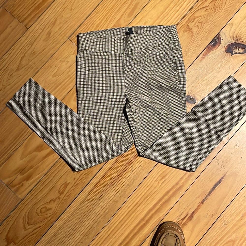 Jones NY micro checkered wide band legging.